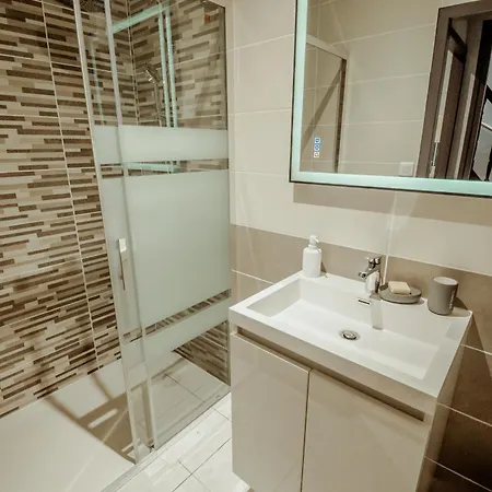 Maison Clim 3 Ch Bord Du Tarn Cours Exterieure